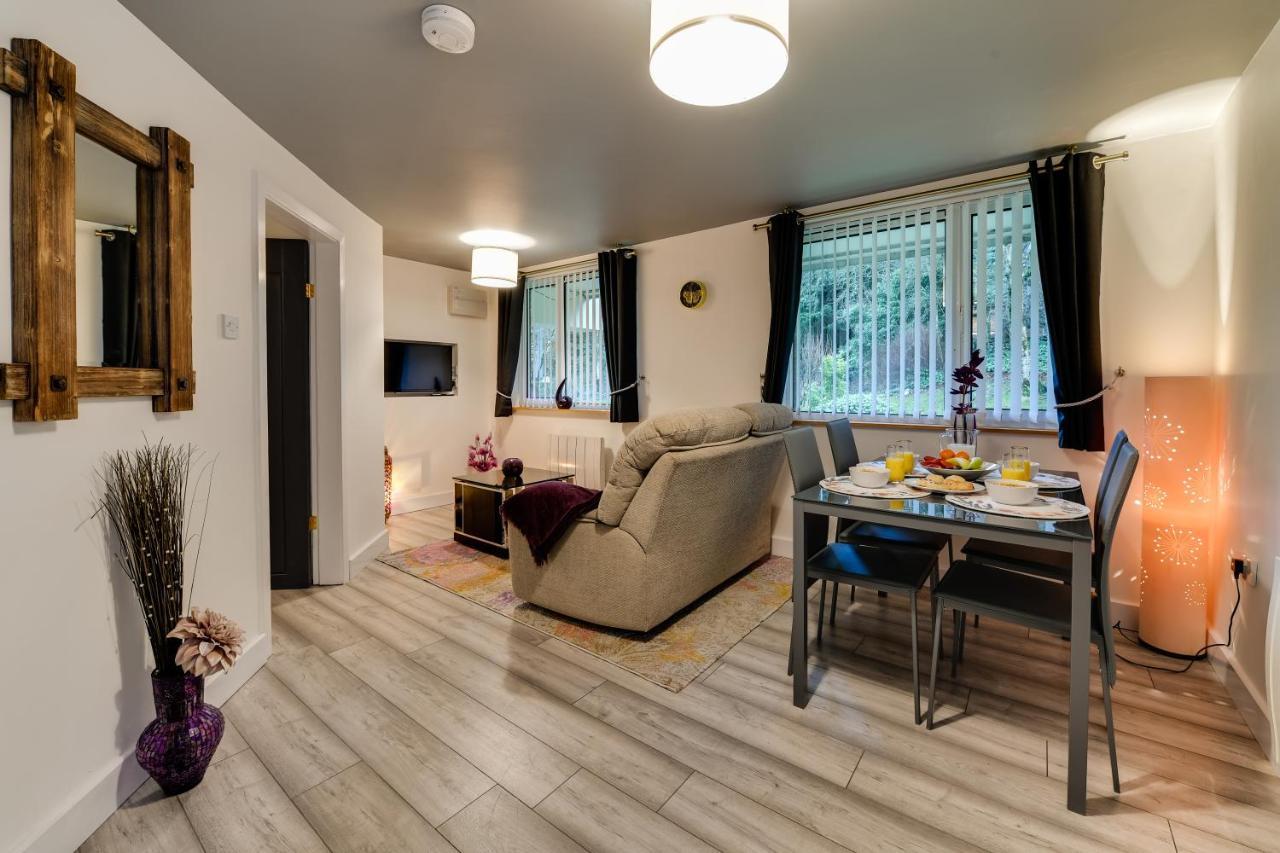1 Bedroom Swinley Apartment L Free Parking L Wigan Royal Infirmary L Haigh Hall L Central Location ภายนอก รูปภาพ